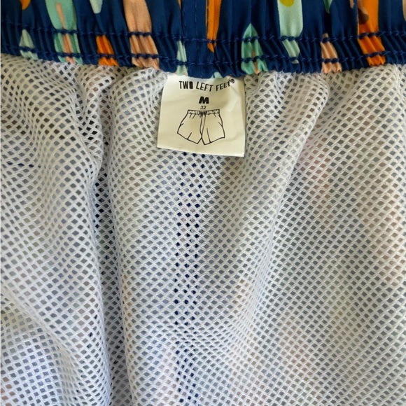 TWO LEFT FEET Men’s LongBoard Babes Lined Swim Trunks Size MEDIUM Summer Beach - Picture 8 of 14